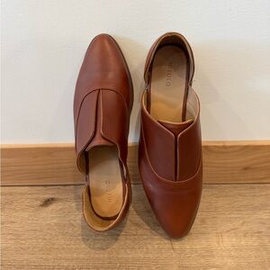 Women’s Nisolo Emma d'Orsay Oxford 2.0 shoes in the color Brandy. 
Size 9.5